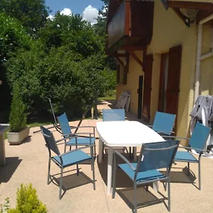 Bed & Breakfast Rouge Dans Maison Avec Parking, Cluses